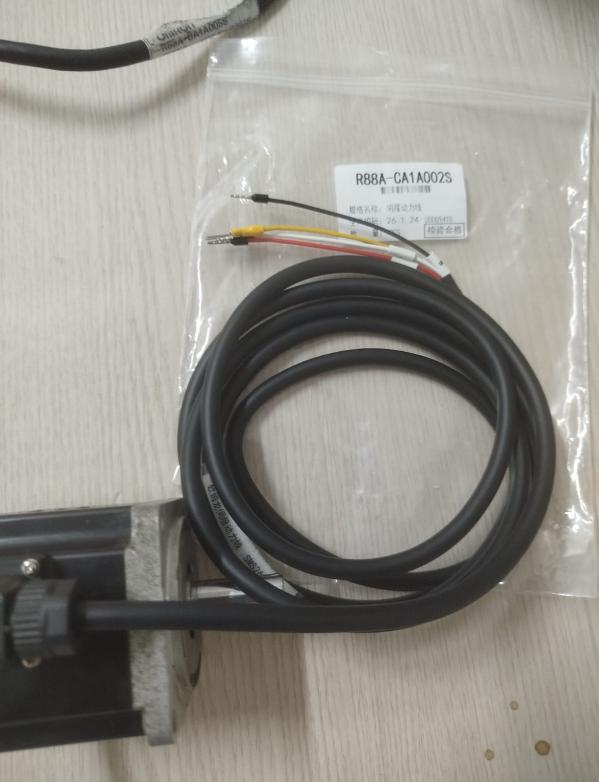 kabel daya motor untuk servomotor AC dari OMRON r88A-CA1A002S